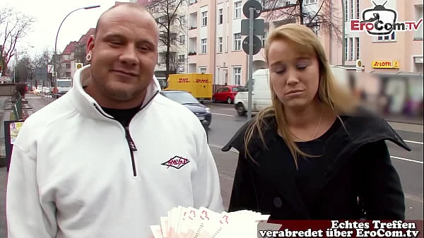 Deutsches Straßen Casting - Echtes Paar probiert Porno