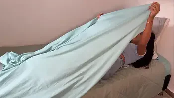 mi amiga llega de visita ya follo en la noche