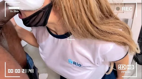 ESCÂNDALO EM ESCOLA DO RIO ALUNA E PROFESSOR FAZENDO SEXO NA SALA DE AULA E ELE FOI DEMITIDO