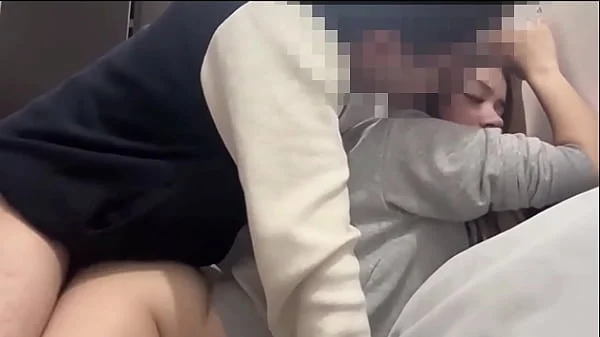 FLACA CALIENTE MONTA VERGA SIN PARAR HASTA DEJARLE LA VERGA SECA DE SEMEN A SU PADRASTRO