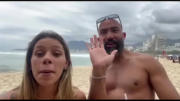 Ela ficou com tesão na praia e arrebentei o cuzinho dela