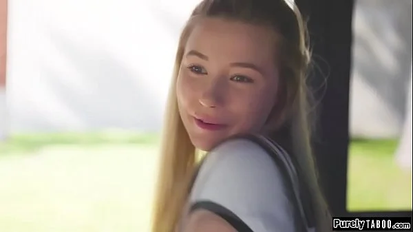 Guy loads up and fucks in vr