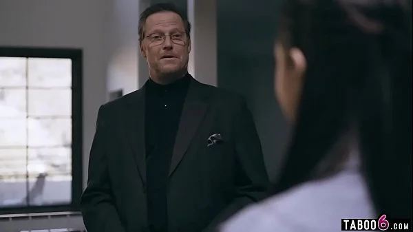 Babysitter teen makes a generous deal with the