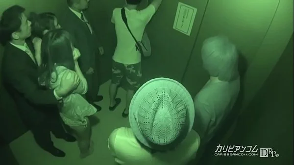 緊急停止！密室エレベーター輪姦 1