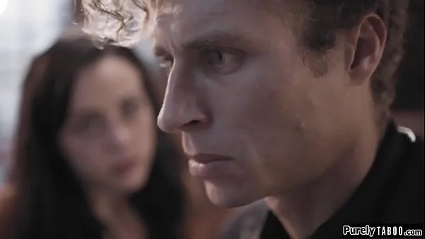 Reporter gets a bit too close to psycho