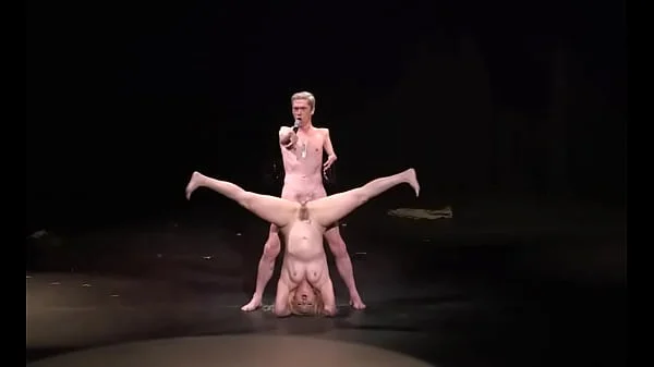 Art contemporain, lèche et chante