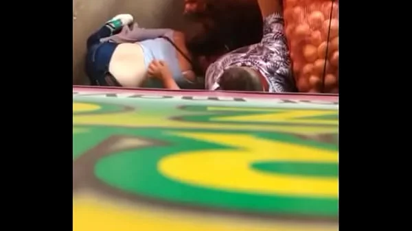 Esse homem foi flagrado sendo a. por essas mulheres no Ceará, reparem oq elas fazem com esse pobre coitado. Isso não pode ficar assim!