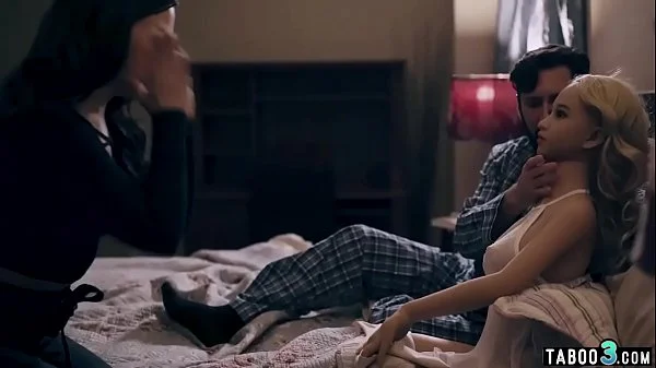 Babe has threesome sex with man and silicone love doll