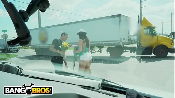 BANGBROS - MILF Rachel Starr Picks Up A Florist On The Streets Of Miami