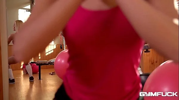 Gym fuck makes wet & horny blondie Cecilia Scott ride pink ball with pussy