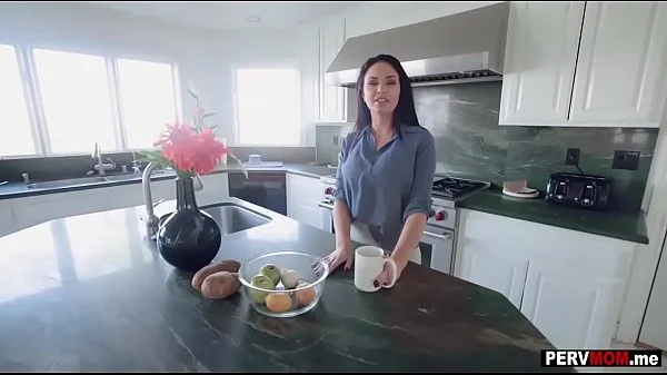 Jealous stepmom showed me how women suppose to fuck