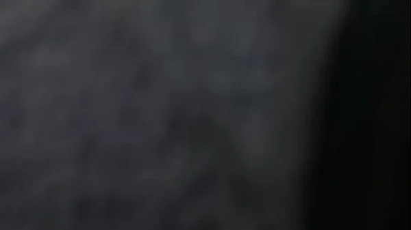 Milf se masturbe dans une cabine d'essayage