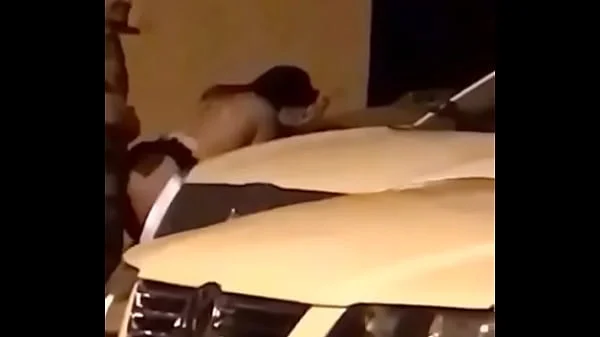 EU Comendo a novinha atrás do carro