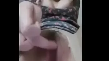 Nứng bướm thủ dâm chảy nước