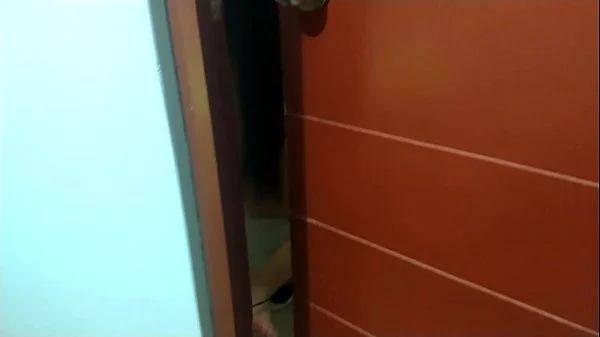 La cuñada de vacaciones viene b. al hotel después de la fiesta (1)