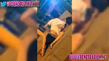 Me encontre con esta pareja FOLLANDO en la calle