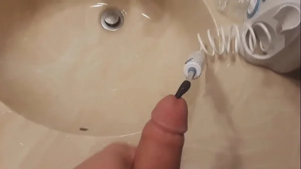 21yr old pumps over a pint of cum into bladder