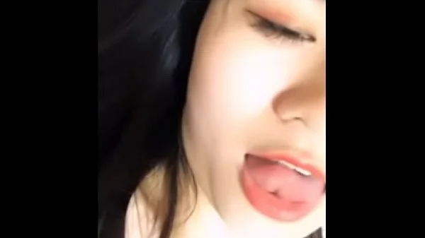 长腿校花自慰满口骚话