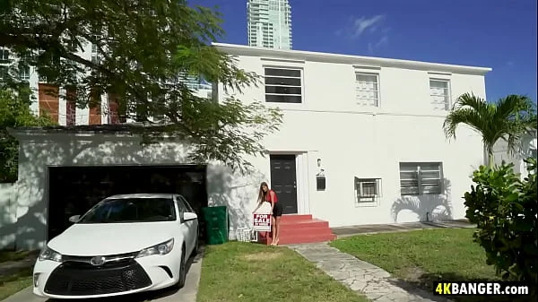 Bubble butt naive babe Alexa Vega gets fucked in a van