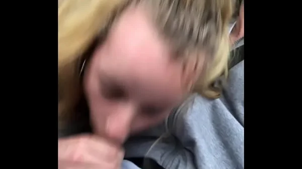 Sucking an amazing cock in the car !