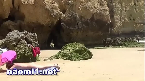 ejaculation et pipi sur une plage public