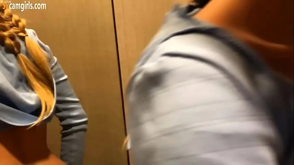 3xcamgirls Two girls play in changing room