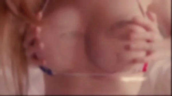 Ninfetinha deliciosa se exibindo