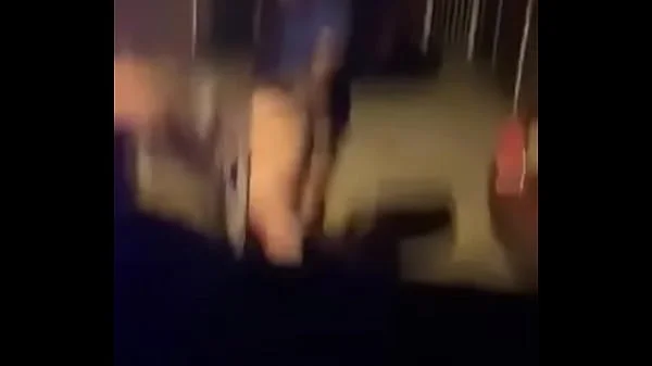 Brasileiros atrapalham americano que comia a gordinha