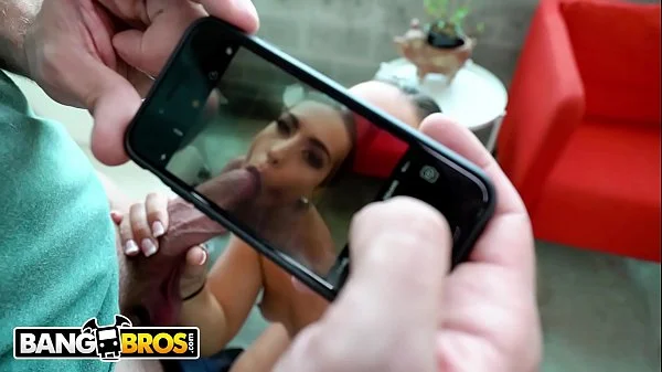 BANGBROS - Young PAWG Kelsi Monroe Finds A Phone, Fucks The Owner Who Comes To Retrieve It