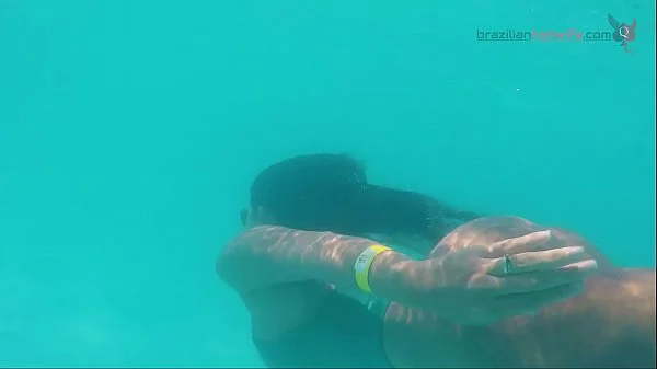 BRAZILIAN HOTWIFE - EXIBICIONISMO NO BEACH PARK - FORTALEZA - BRASIL