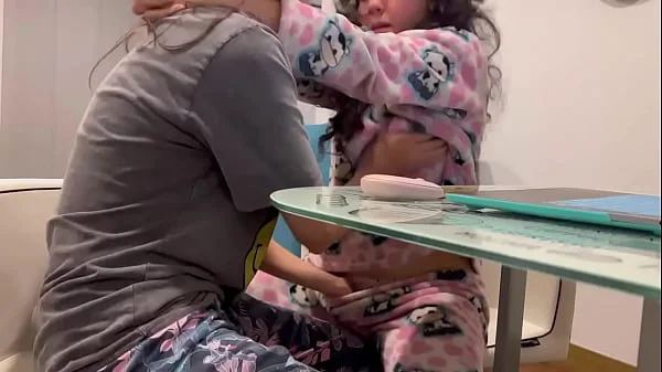 Me tocó la vagina mi amiga en casa de sus padres