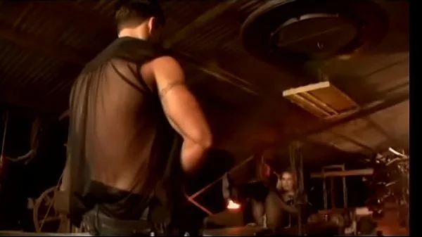 Horny subnurnt ragsorter penetrates gorgeous blonde with big melons and juicy keyster in black leather outfit Vivi Ronaldinha in his workshop