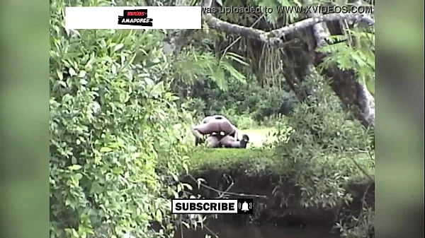 Casal da zona rural é flagrado fazendo sexo no mato