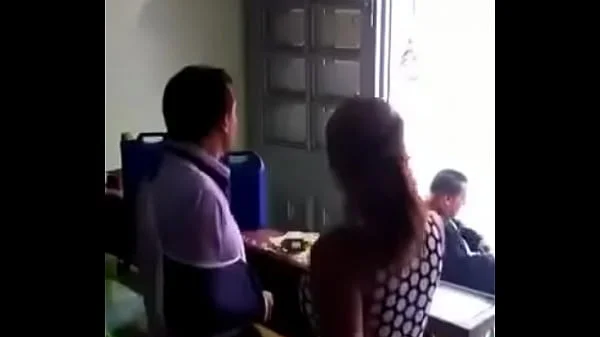 mamada rapida detras del mostrador