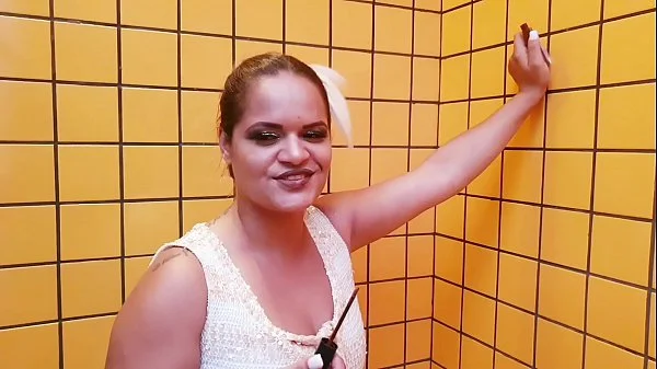 Casamento da Paty Bumbum com o anão mais famoso da televisão brasileira Zezinho Teves . Na lua de mel me judiou no anal mas me fez gozar gostoso (Video completo no RedXvideos) El Toro De Oro. Direção Nego Catra