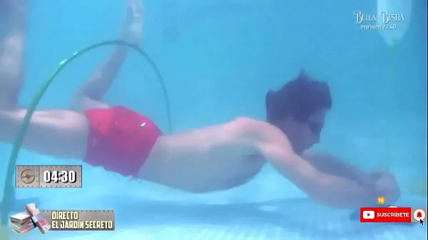 Samira se le cae el sujetador y se le ve todo.