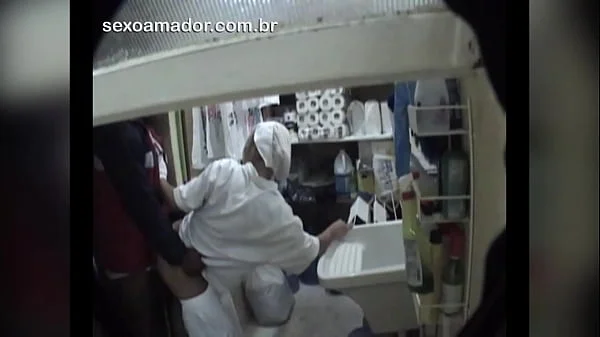 Motoboy faz sexo com faxineira de restaurante entre uma entrega e outra