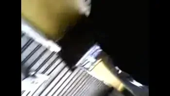 espiando bajo faldas