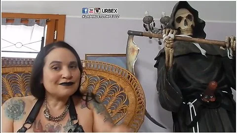 Urbex Novela - Mostro Il Mio Culo Sodo Agli Haters