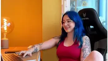 I Just Want To Find A Guy Willing To Fuck Me!! - A Fan Comes To