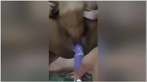 Nagtago Sa Cr At Nag Laro Mag Isa