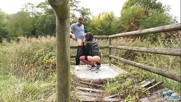 She wants to fuck in the open air