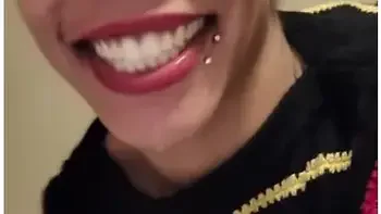 Uniqueen Peeing,farts And Licking My Jucie Off My Finger Come Taste It