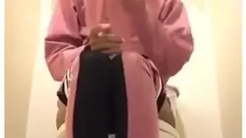 Ghetto light bitch with thick pussy on toilet