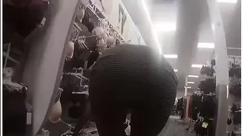 Ratchet Ebony Thot Public Nudity In Shopping Mall