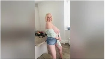 Annabels Big Ass In Daisy Dukes