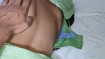 Desi Bhabhi in Green Sari Hot Fuck with Gini272 - Indian Teen Homemade MMS