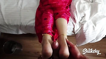 Brought The Hot Bhabhi Of Gaon To The City And Had Sex