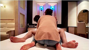 In The Car On The Way To The Hotel, I Touched The Married Womans Pussy And Made Her Hold Out Until