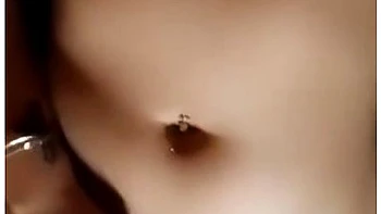 Natacha Guapa In Je Me Caresse Des A La Minette